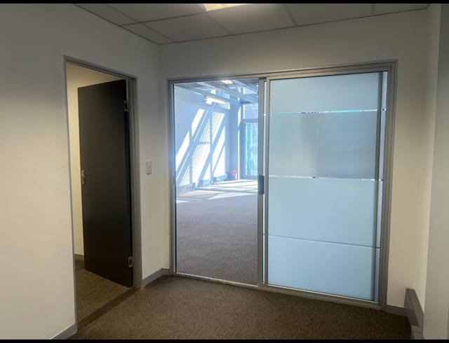 136M² OFFICE TO LET IN ROSEBANK